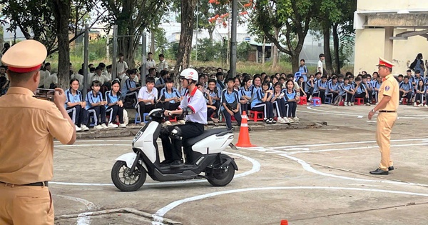 Gần 2.000 học sinh lớp 10 ở Tây Ninh được tập huấn kỹ năng lái xe an toàn