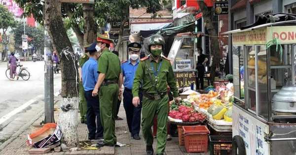 Hà Nội đề xuất tăng tiền phạt hành vi lấn chiếm vỉa hè, lòng đường