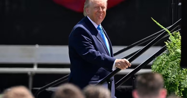Ông Donald Trump dọa tấn công chớp nhoáng, Iran nhấn mạnh loạt yêu cầu