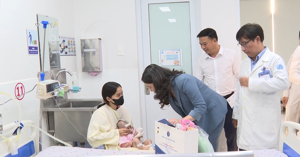 Trao 600 triệu đồng hỗ trợ bệnh nhi khó khăn tại Bệnh viện Nhi Đồng 1