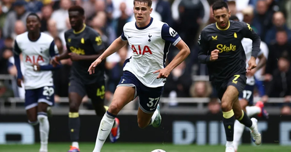 Tottenham hồi hộp trong ngày hạ màn
