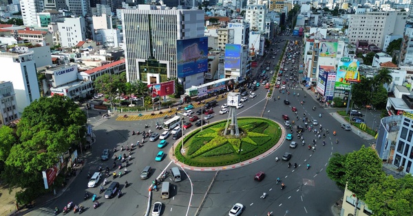 TPHCM: Giao thông vòng xoay Nguyễn Bỉnh Khiêm - Điện Biên Phủ ngày đầu phân luồng mới