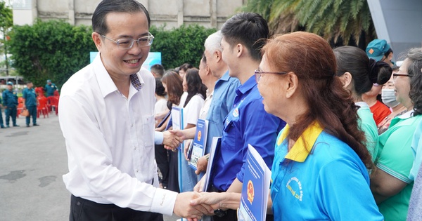 Phường Diên Hồng vào chiến dịch bứt phá, "đi từng ngõ, gõ từng nhà, rà từng người"