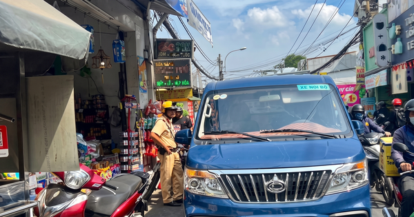 Vắng mặt sau khi đỗ ô tô sai quy định: Cẩu xe về bãi tạm giữ