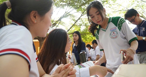 Talkshow "Lối đi thông minh sau tốt nghiệp THPT"