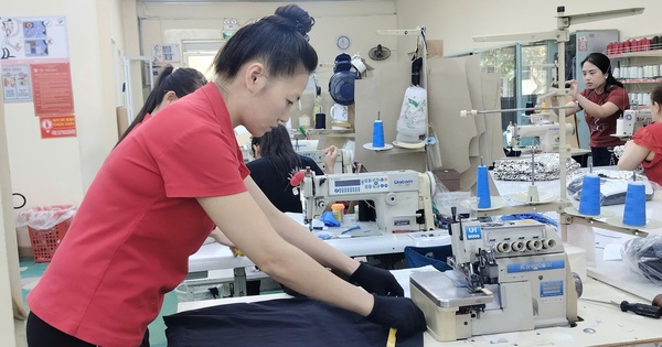 KHÔNG ĐỂ CÔNG NHÂN - LAO ĐỘNG PHẢI LO TOAN (*): Nâng chất việc làm, cơ hội thích ứng
