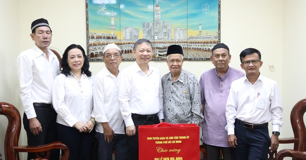 Trưởng Ban Tuyên giáo và Dân vận Thành ủy TPHCM thăm cộng đồng Hồi giáo nhân Đại lễ Raya Idil Adha