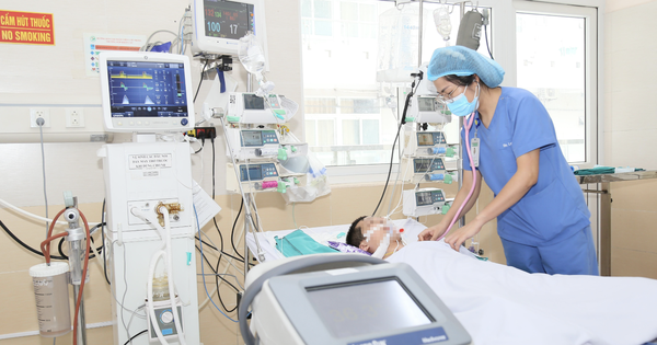 Bé trai thoát nguy kịch sau đuối nước nhờ được ép tim kịp thời