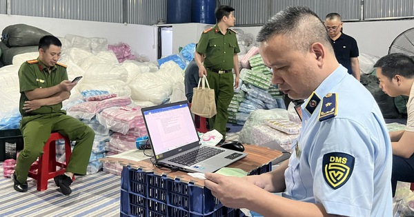 Khởi tố vụ án sản xuất băng vệ sinh giả quy mô hàng chục ngàn gói