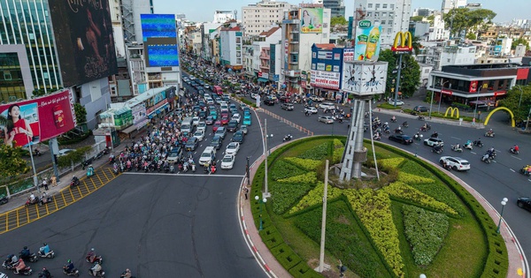 CSGT dùng flycam điều tiết giao thông tại vòng xoay Điện Biên Phủ
