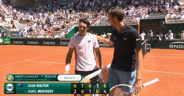 Medvedev gục ngã trước tay vợt được đặc cách ở vòng 1 Roland Garros