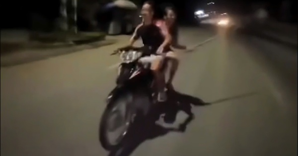 Nhóm thanh thiếu niên không đội mũ bảo hiểm, quay clip để câu view