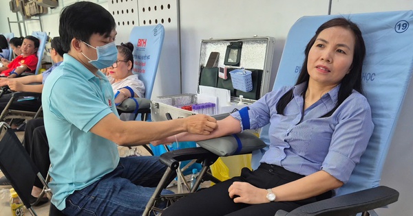 "Trao giọt máu - gửi sức khỏe - lan tỏa yêu thương"