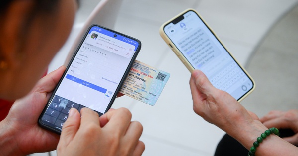 Viettel hỗ trợ xác thực thông tin thuê bao tại nhà cho người cao tuổi