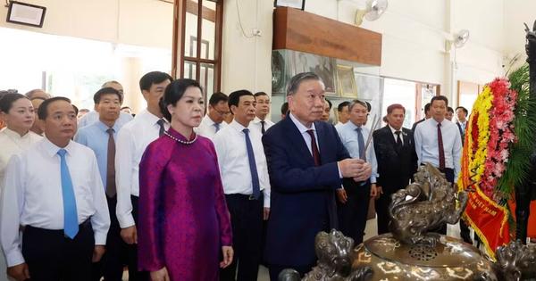 Tổng Bí thư, Chủ tịch nước Tô Lâm dâng hương tưởng niệm Chủ tịch Hồ Chí Minh tại Thái Lan