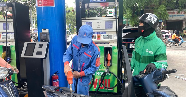 Thứ trưởng Bộ Công Thương nói lý do không bán song song xăng khoáng RON 95 cùng với E10