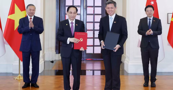 Tổng Bí thư, Chủ tịch nước Tô Lâm và Thủ tướng Singapore chứng kiến trao các văn kiện hợp tác