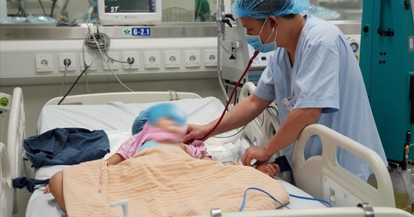Bé 3 tuổi đuối nước ở bể bơi khi đi du lịch