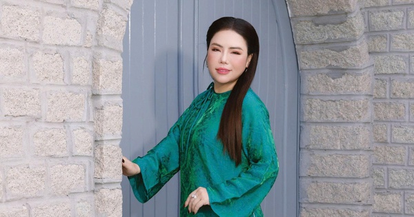 Doanh nhân Lê Thùy đa sắc, dịu dàng trong tà áo dài