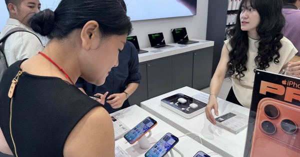 Giá smartphone không dễ giảm