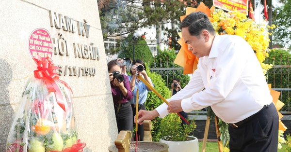 Chủ tịch Quốc hội dâng hương tại Di tích "Địa điểm Dinh Quận Hóc Môn", TPHCM