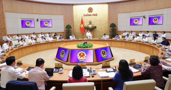 Thủ tướng Lê Minh Hưng: Tiếp tục cải cách thủ tục hành chính, cắt giảm điều kiện kinh doanh