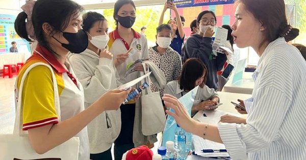 Đưa việc làm về thôn xóm