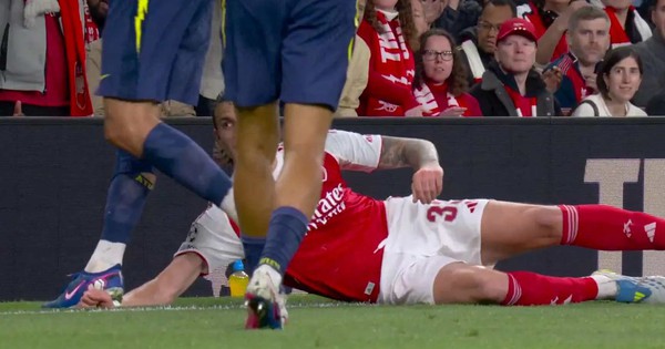 CĐV Arsenal nổi giận vì pha “chơi bẩn” của sao Atletico Madrid