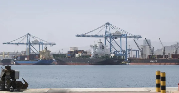 Iran sắp xếp "hỏa lực" chờ tàu sân bay Mỹ, bác tin bị đánh chìm nhiều tàu