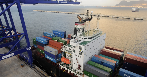 Eo biển chiến lược đối mặt sóng gió: Tầm quan trọng vượt trội mang tên Gibraltar