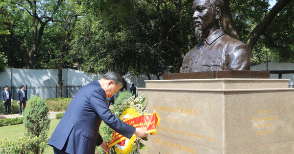 Tổng Bí thư, Chủ tịch nước Tô Lâm tưởng niệm Lãnh tụ Mahatma Gandhi và Chủ tịch Hồ Chí Minh