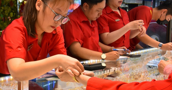 Giá vàng hôm nay 7-5: Tiếp tục tăng mạnh