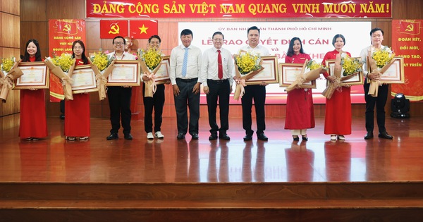 Thủ tướng Chính phủ tặng Bằng khen cho 8 cá nhân xuất sắc của Trường CĐ Kinh tế TP HCM