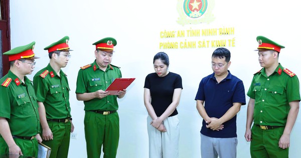 Khởi tố 2 nhân viên công ty đấu giá