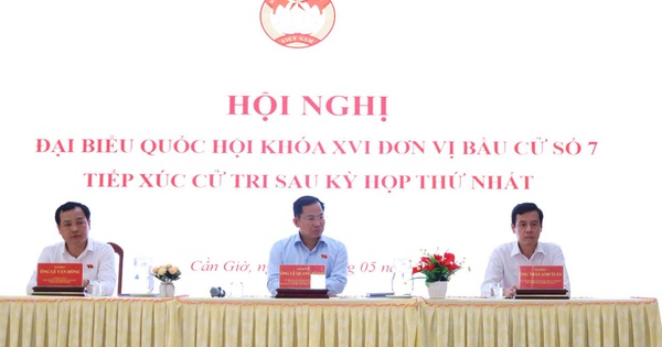 Cử tri Cần Giờ "nóng" chuyện nước sạch, đất đai