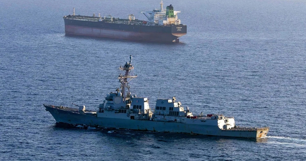 Mỹ tiếp tục ra đòn, không kích nhiều tàu chở dầu Iran gần eo biển Hormuz