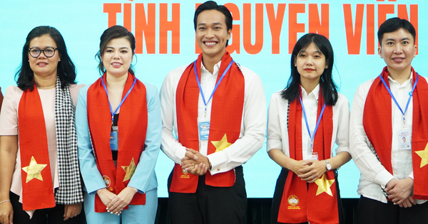 Nhiều nghệ sĩ nổi tiếng tham gia Đội tình nguyện viên của một phường tại TPHCM
