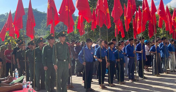 Sắc đỏ giữa đại ngàn