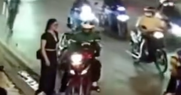 Ghen bạn gái cũ có tình mới, tài xế xe ôm công nghệ chặn xe đánh "tình địch"
