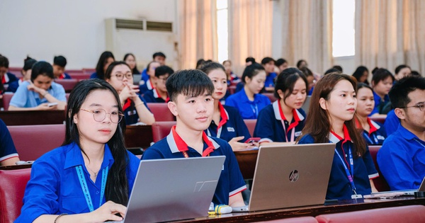 Hơn 1.000 bài thi chính luận về bảo vệ nền tảng tư tưởng của Đảng