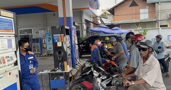 Ngày đầu bán xăng E10 toàn quốc: Người dùng phản ứng ra sao?