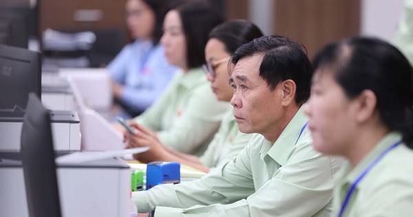 Xây dựng và phát triển TP HCM trong kỷ nguyên mới (*): Cán bộ 