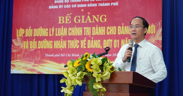 TPHCM: Trao gần 250 giấy chứng nhận cho học viên l