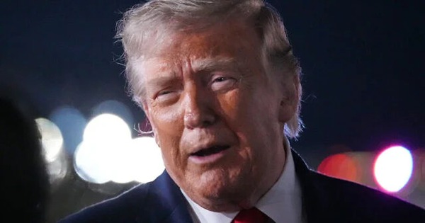 Ông Donald Trump dọa đánh sập cầu và nhà máy điện,