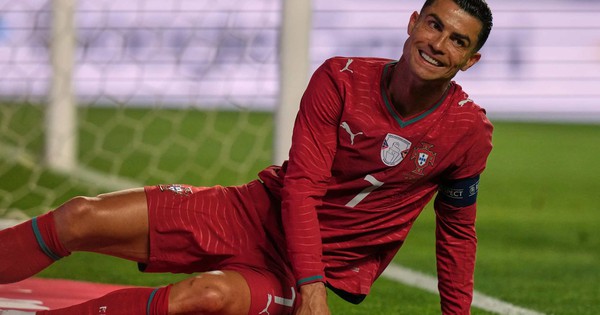Ronaldo 2 lần đối mặt thủ môn vẫn bất lực, Bồ Đào Nha thắng nhọc Nigeria