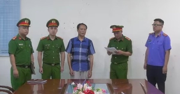 Bắt 3 cựu cán bộ Chi cục Thuế