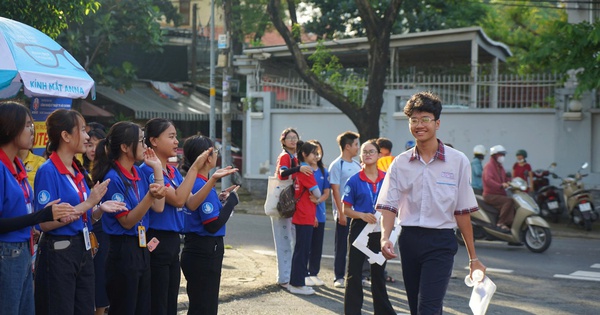Sáng nay, thí sinh thi tốt nghiệp THPT các môn tự chọn, đón 