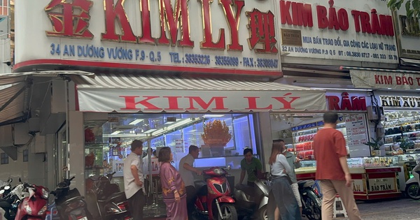 Thị trường kim cương xáo trộn