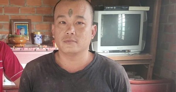 Đối tượng truy nã vừa từ nước ngoài trở về nhà thì bị bắt
