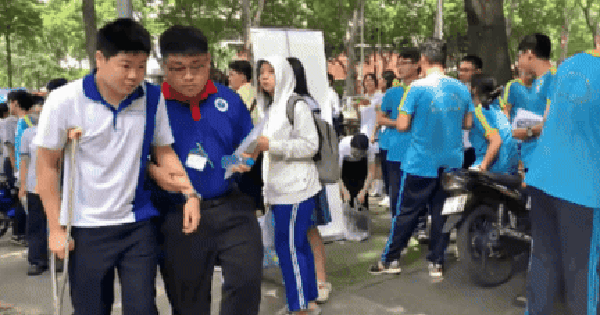 VIDEO: Những thí sinh “đặc biệt” trong kỳ thi THPT tại TPHCM